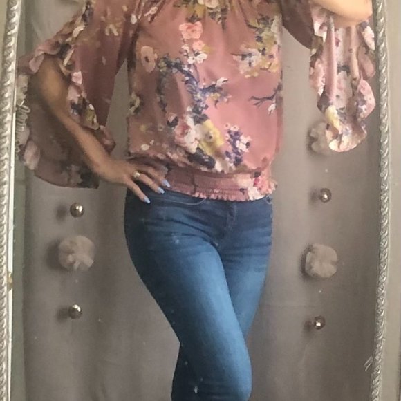 Off Shoulder Open Ruffle Sleeve Floral Top - Picture 2 of 4